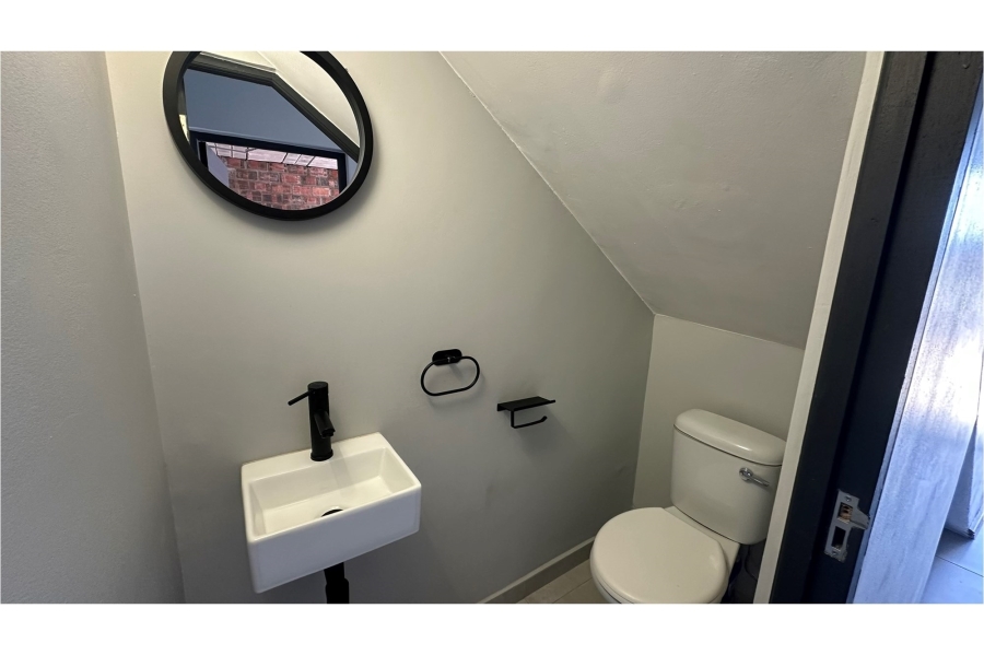 3 Bedroom Property for Sale in De Zoete Inval Western Cape